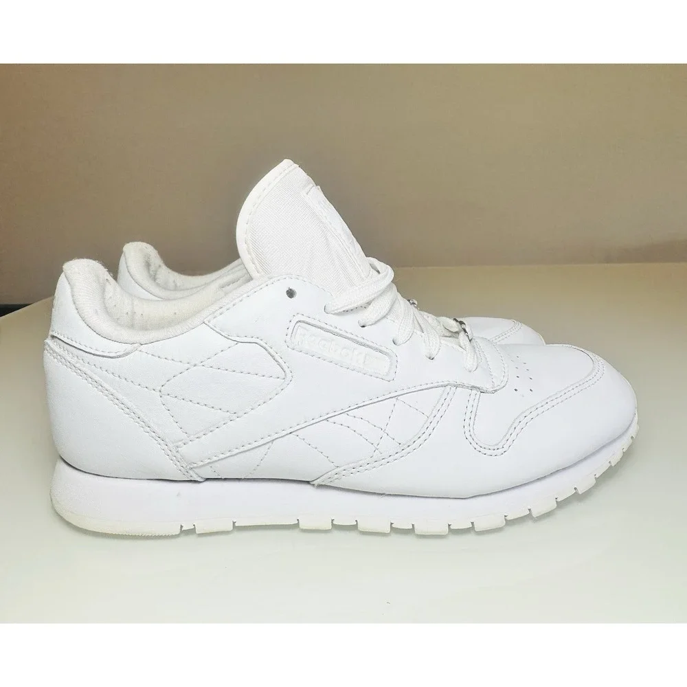 Reebok Classic Sneakers White w/ White Logo 059503 - Size 6 J90139